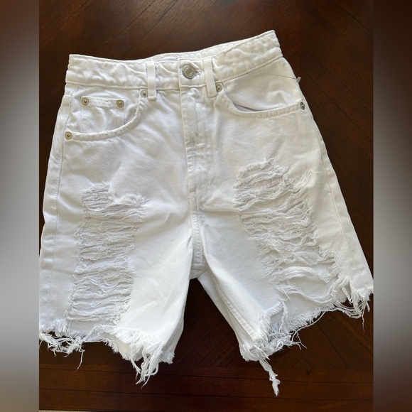 Zara White Distressed Shorts size 0 - Picture 1 of 8